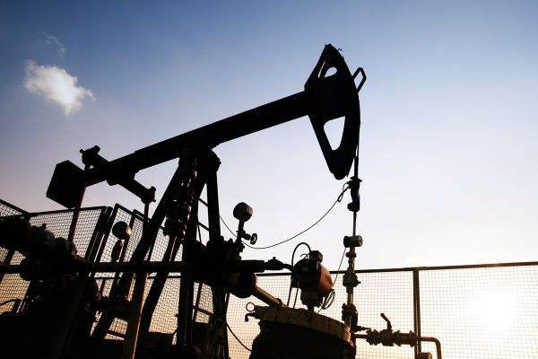 Reuters: Preţurile petrolului au urcat cu peste 2%